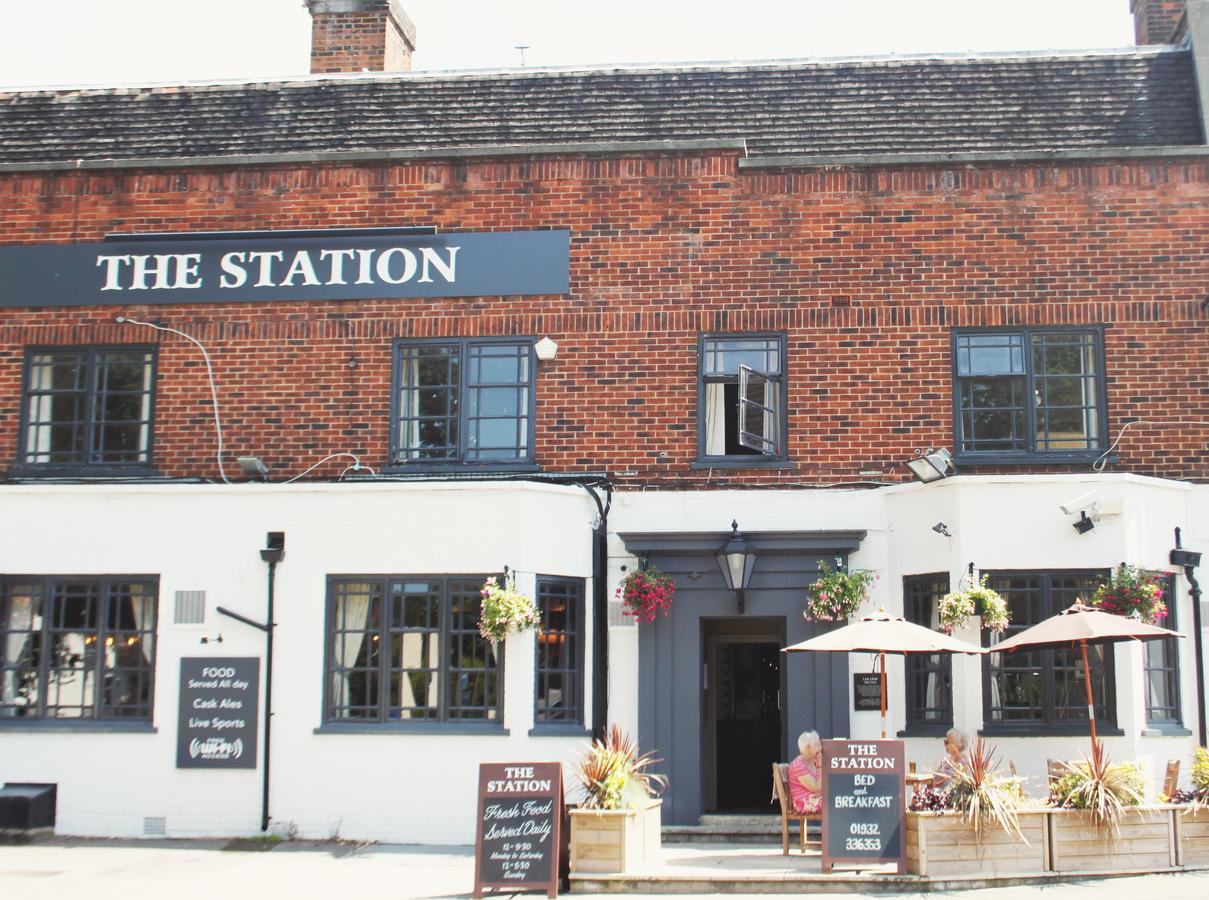 The Station Hotel West Byfleet Exterior foto